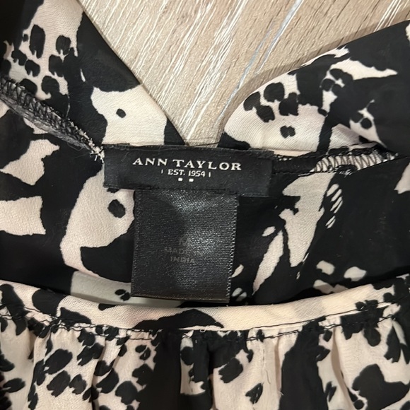 Dress top tan and black - Picture 3 of 4